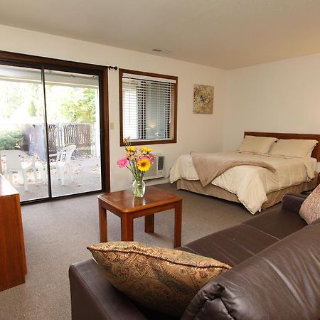 Pioneer Inn & Suites Volcano Buitenkant foto