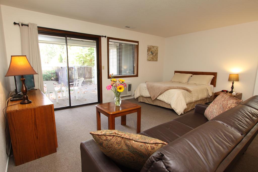 Pioneer Inn & Suites Volcano Buitenkant foto