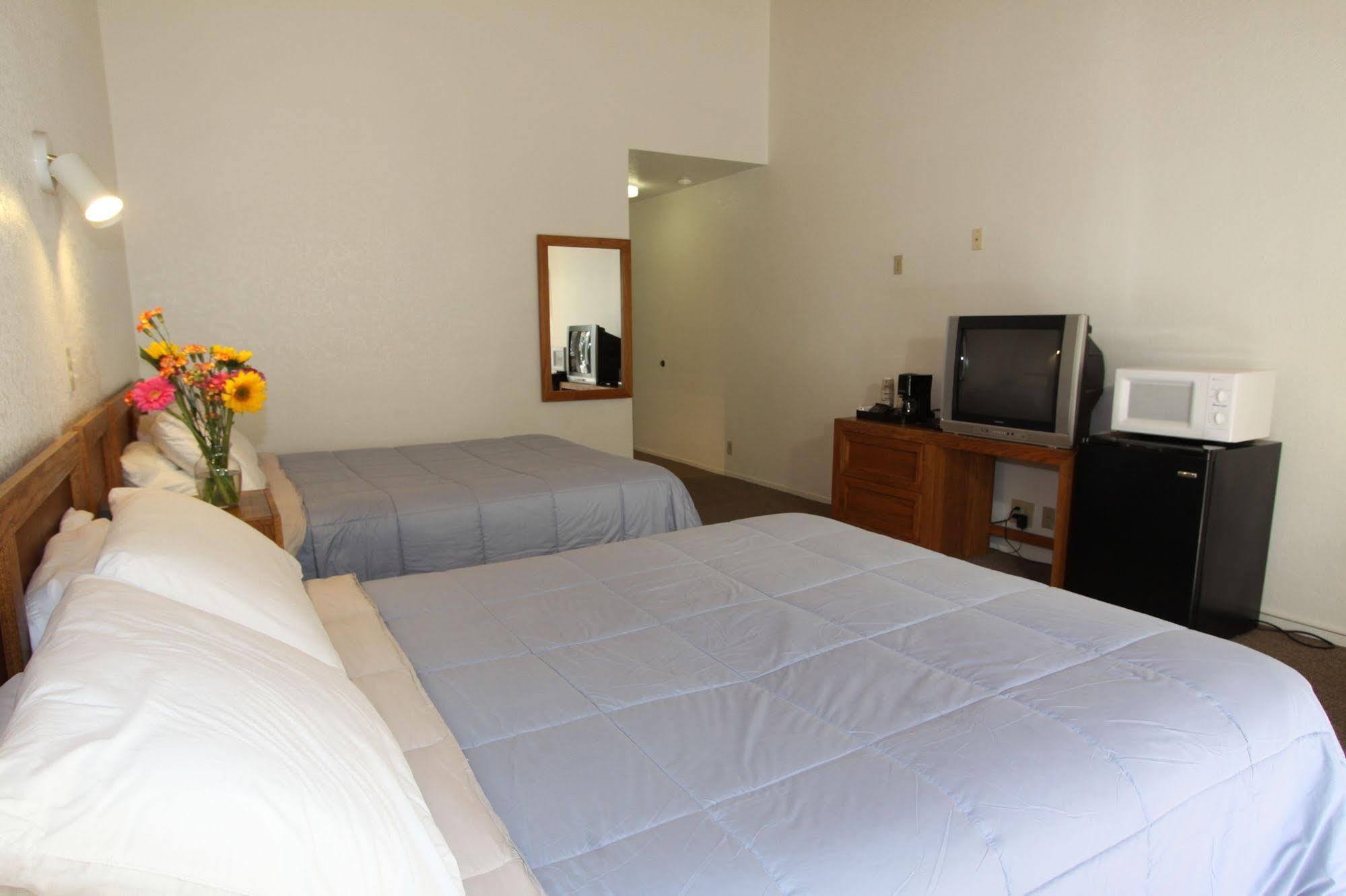 Pioneer Inn & Suites Volcano Buitenkant foto